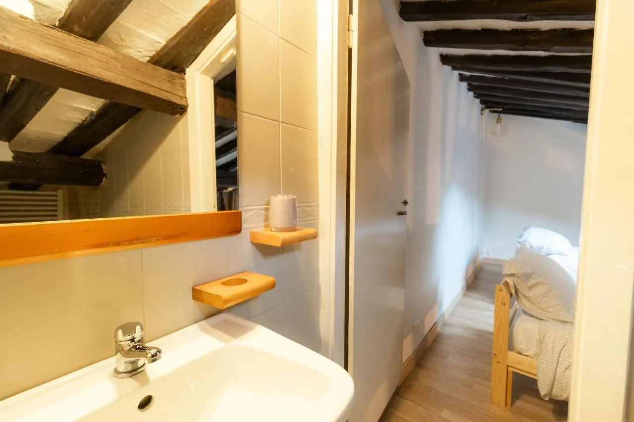Trastevere Four Seasons Trilussa 2 Rom Italien